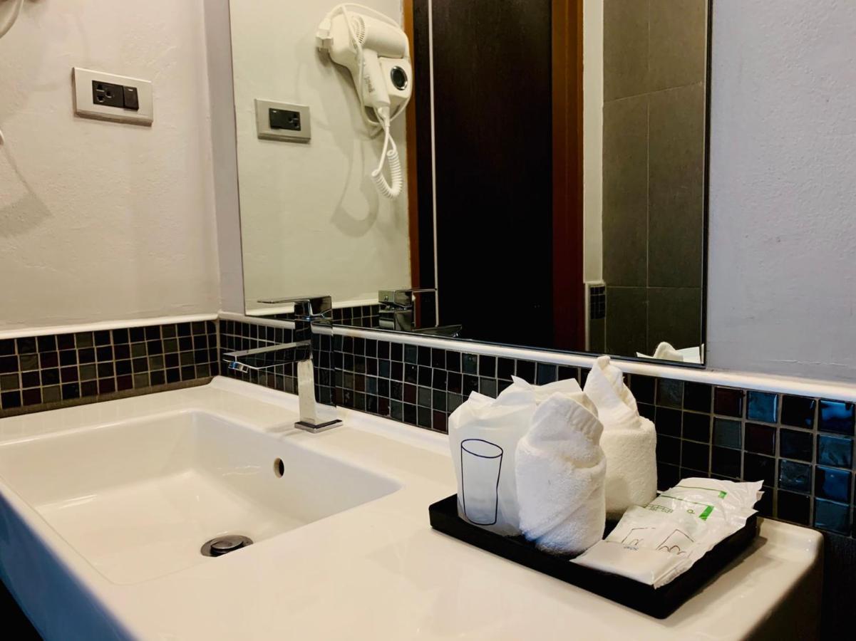Comet Hotel Surat Thani Eksteriør bilde