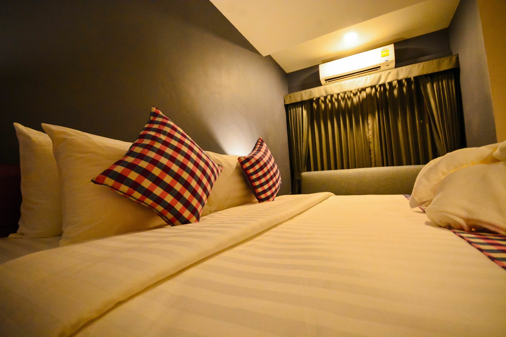 Comet Hotel Surat Thani Eksteriør bilde